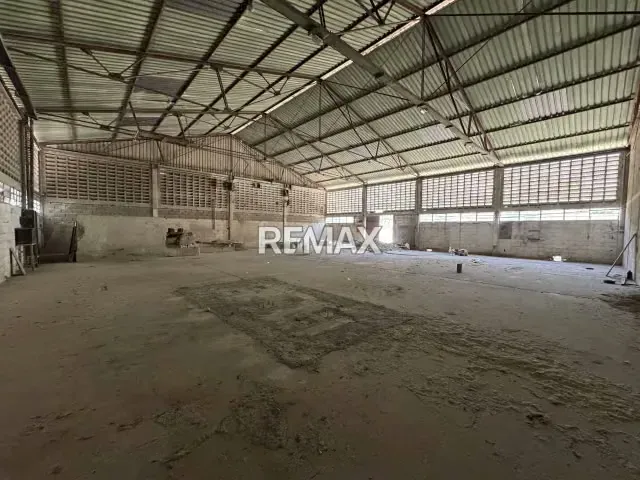 ¡OPORTUNIDAD ESTRATÉGICA DE INVERSIÓN INDUSTRIAL! Extraordinario Complejo Industrial de 3.200 m² | Zona Industrial San Vicente - 13
