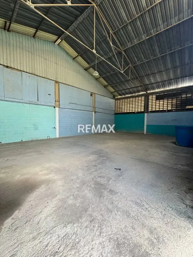 ¡OPORTUNIDAD ESTRATÉGICA DE INVERSIÓN INDUSTRIAL! Extraordinario Complejo Industrial de 3.200 m² | Zona Industrial San Vicente - 14