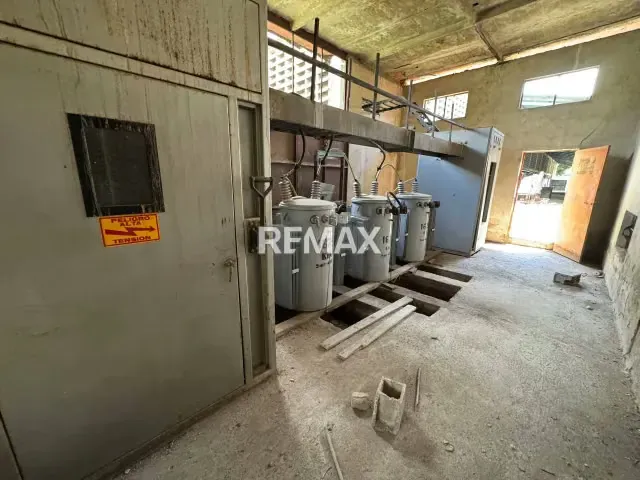 ¡OPORTUNIDAD ESTRATÉGICA DE INVERSIÓN INDUSTRIAL! Extraordinario Complejo Industrial de 3.200 m² | Zona Industrial San Vicente - 15