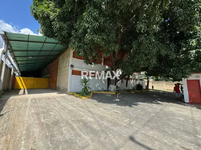 ¡OPORTUNIDAD ESTRATÉGICA DE INVERSIÓN INDUSTRIAL! Extraordinario Complejo Industrial de 3.200 m² | Zona Industrial San Vicente - 2