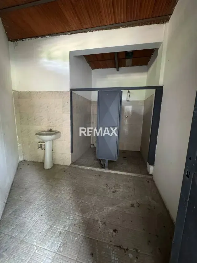 ¡OPORTUNIDAD ESTRATÉGICA DE INVERSIÓN INDUSTRIAL! Extraordinario Complejo Industrial de 3.200 m² | Zona Industrial San Vicente - 9