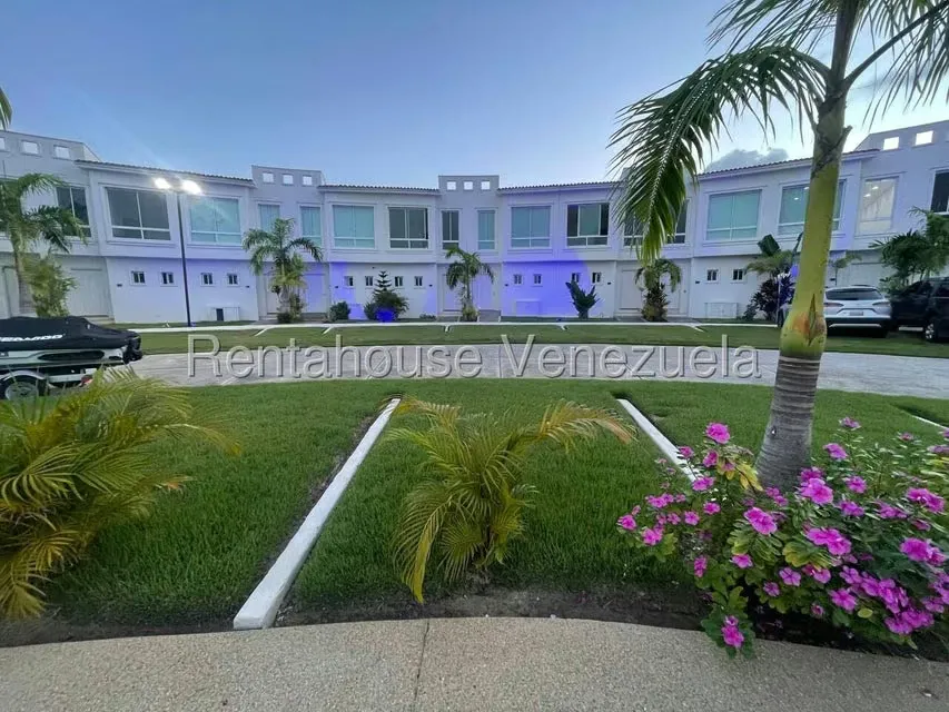 Casa (Multipes Niveles) en Venta en Puerto Encantado, Miranda - 2