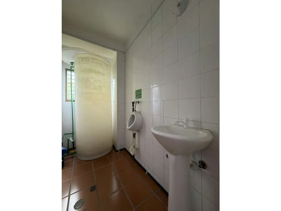Alquilo local comercial a pie de calle 118m2 Los Guayabitos 8363 - 4