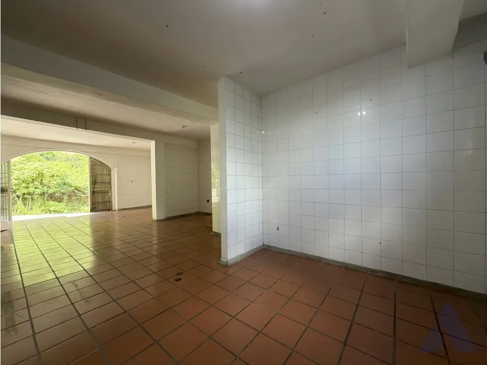 Alquilo local comercial a pie de calle 118m2 Los Guayabitos 8363 - 5