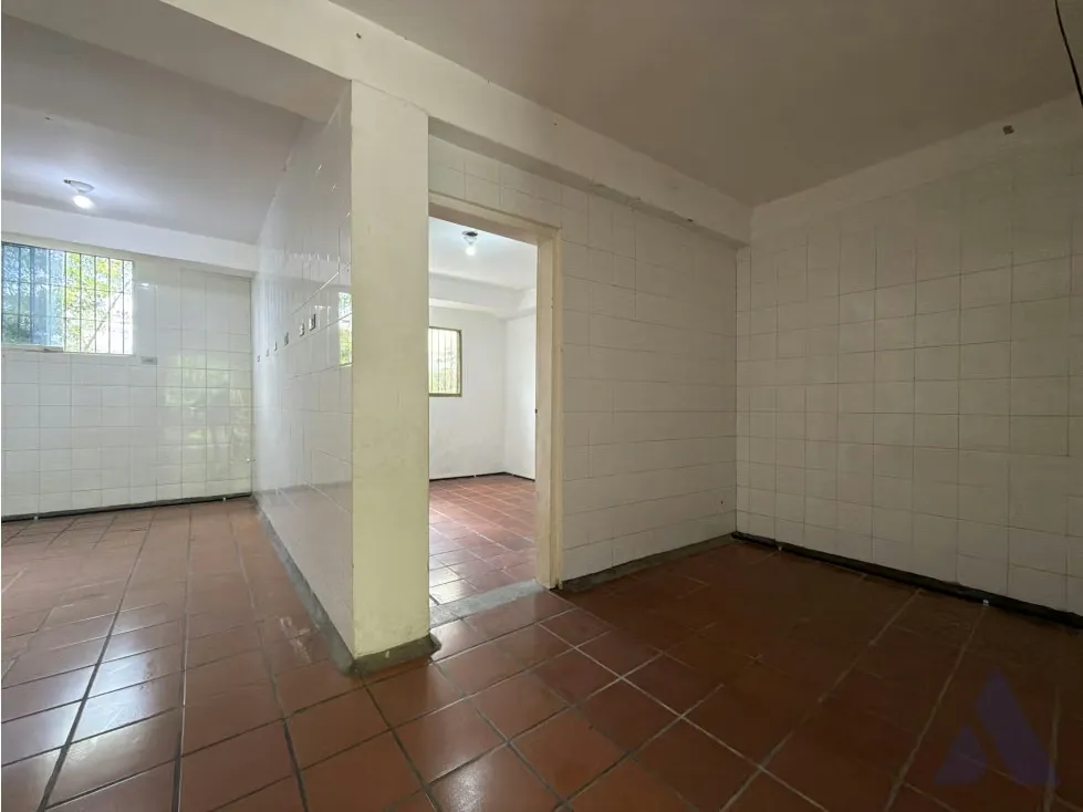 Alquilo local comercial a pie de calle 118m2 Los Guayabitos 8363 - 8