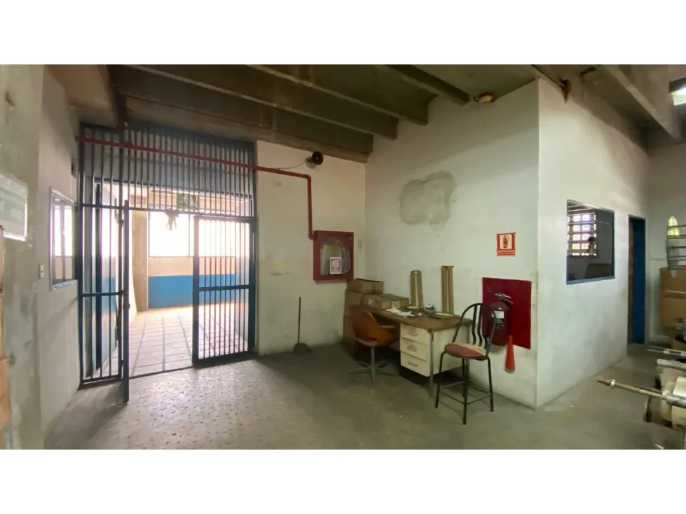 Vendo edificio industrial 4.200m2 Guarenas 0916 - 30