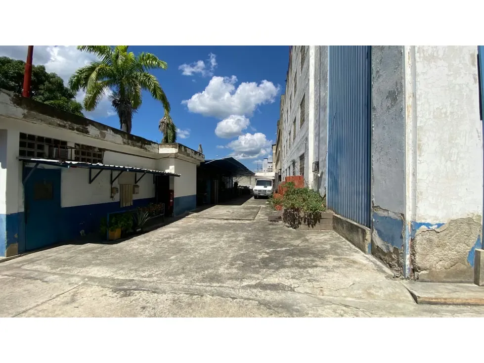 Vendo edificio industrial 4.200m2 Guarenas 0916 - 50