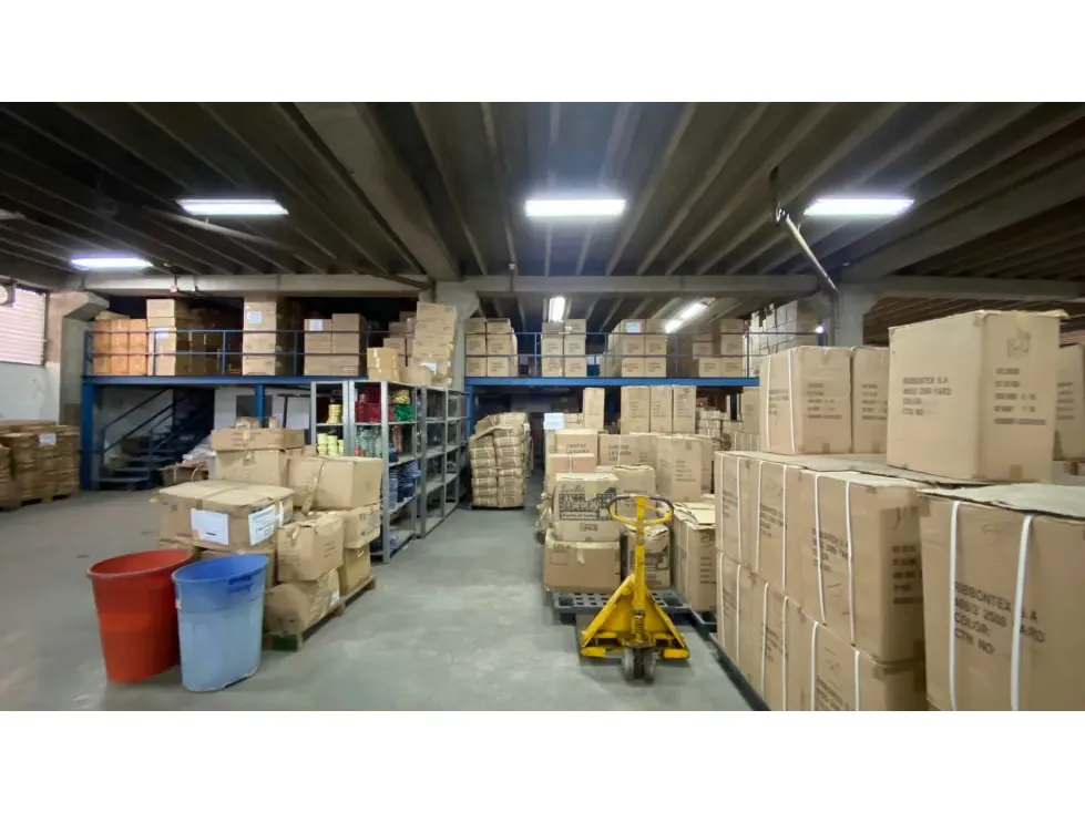 Vendo edificio industrial 4.200m2 Guarenas 0916 - 8
