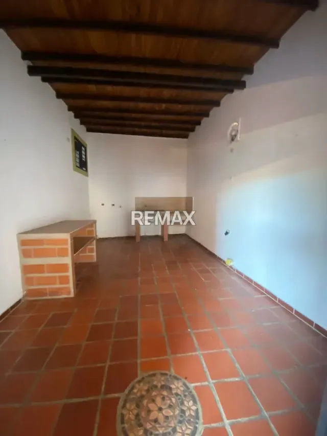 EN VENTA CASA DE DOS NIVELES EN MIRANDA CARABOBO - 2