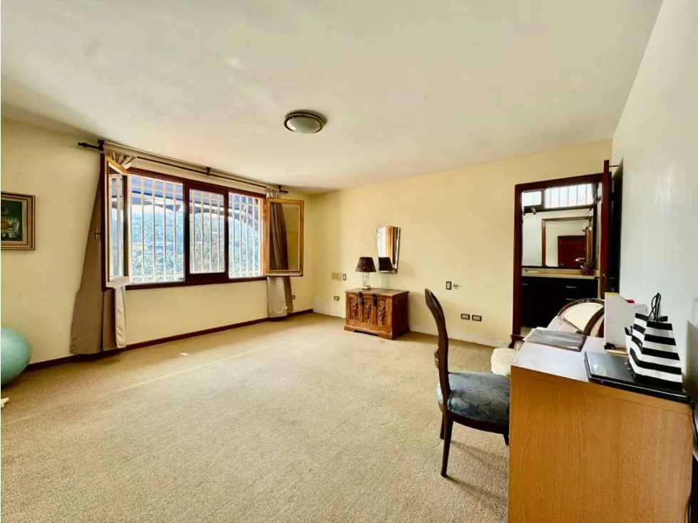 Se vende casa 900m2 4h+s+anexo Colinas de Tamanaco - 16