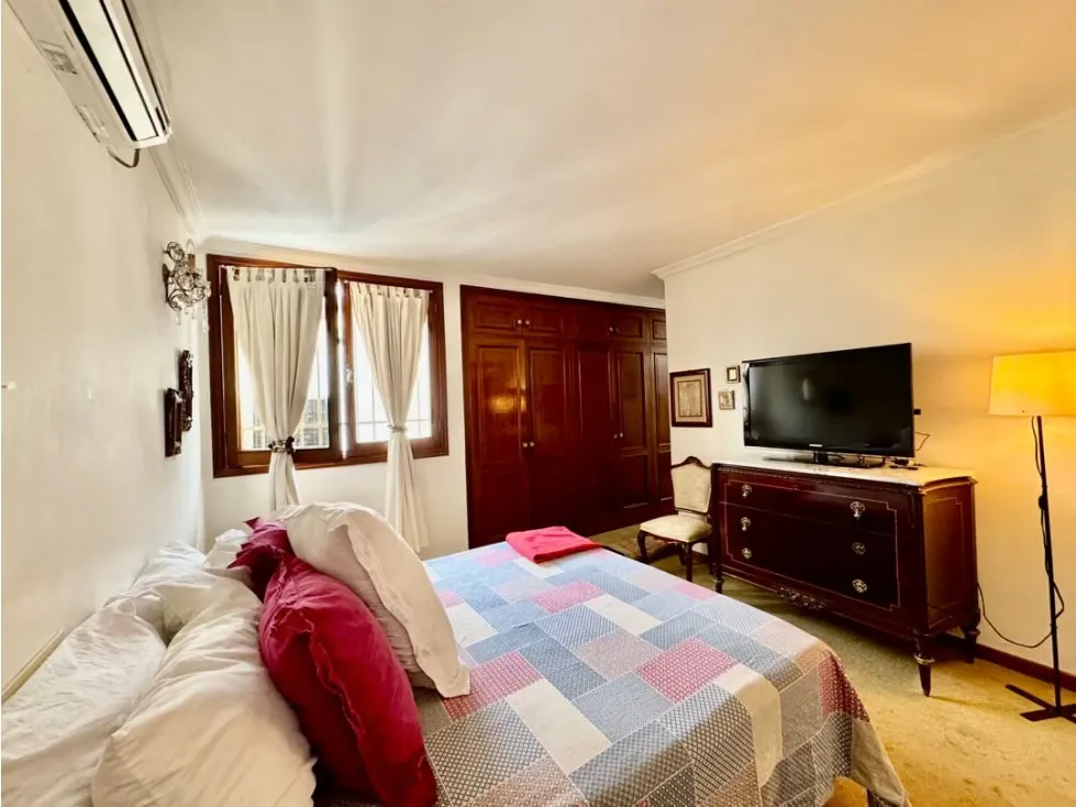 Se vende casa 900m2 4h+s+anexo Colinas de Tamanaco - 17