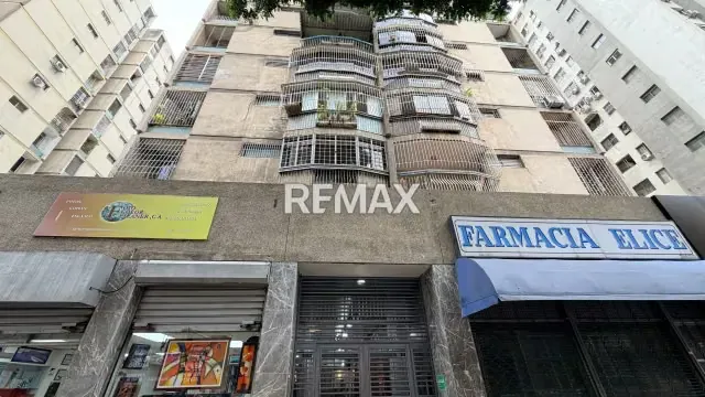 AMPLIO APARTAMENTO EN VENTA EN CHACAO - 2