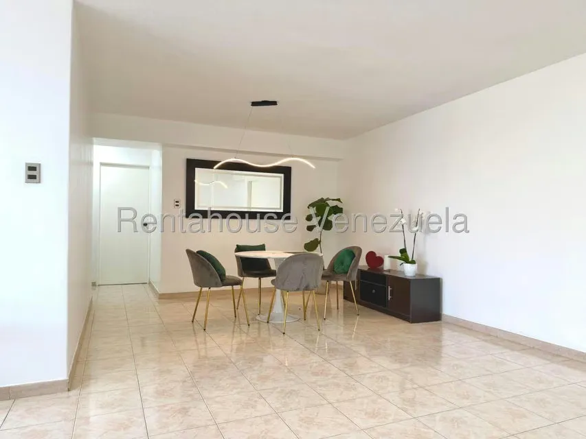 Apartamento (1 Nivel) en Venta en El Cigarral, Distrito Metropolitano - 2