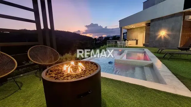 En venta casa Moderna ubicada en Lomas del country Club