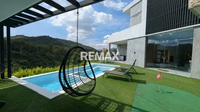 En venta casa Moderna ubicada en Lomas del country Club - 7