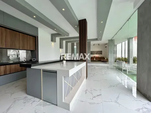 En venta casa Moderna ubicada en Lomas del country Club - 10