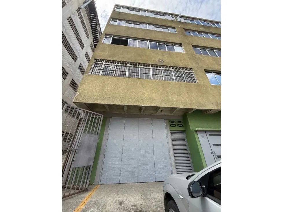 Vendo edificio industrial 2529m2 El Llanito 0562