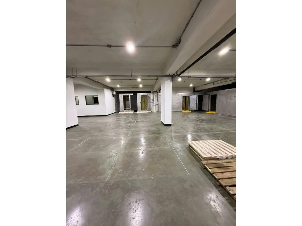 Vendo edificio industrial 2529m2 El Llanito 0562 - 5