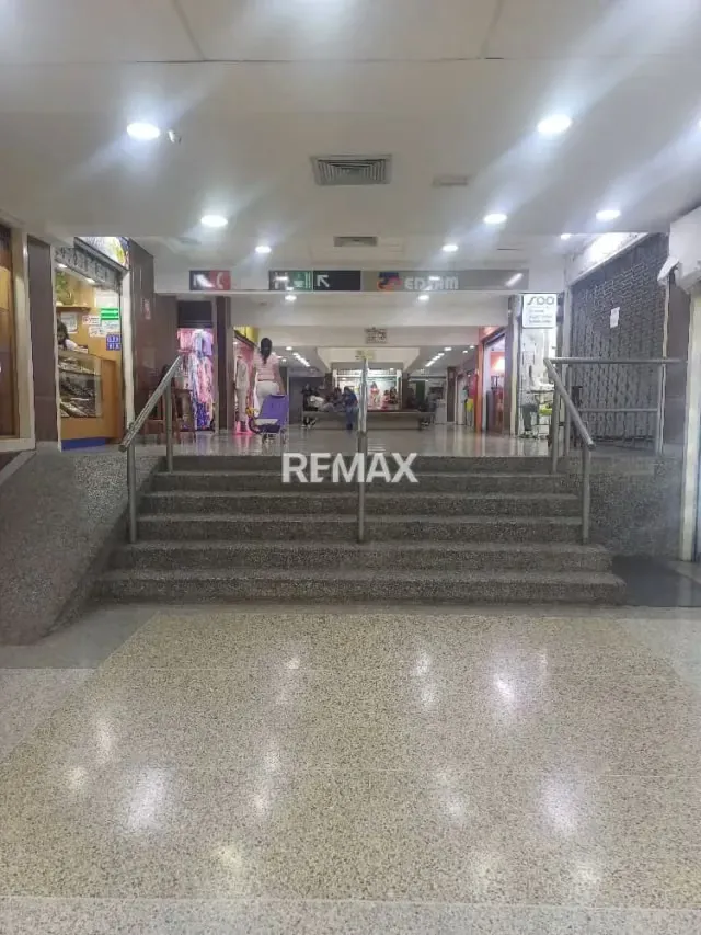 VENTA DE LOCAL COMERCIAL 12M EN PLENO CORAZON DE CARACAS - 2
