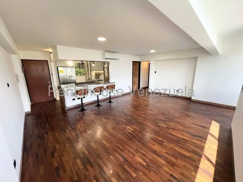 Apartamento (1 Nivel) en Venta en Chuao, Distrito Metropolitano