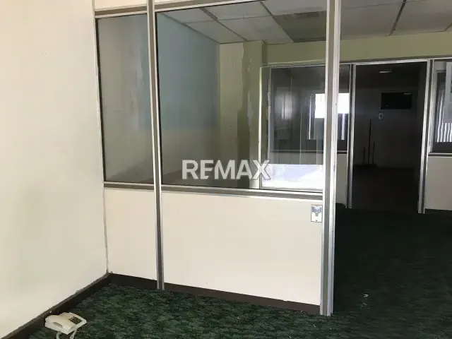 Alquiler Local Comercial en Ubicación Imbatible Edif Los Sauces Av. Bolívar Norte Valencia al frente de El Tijerazo - 11