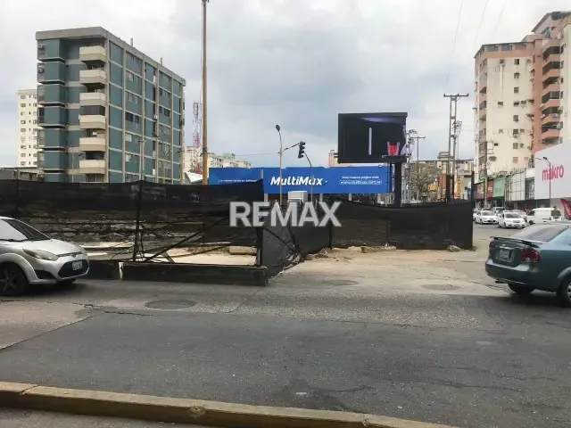 Alquiler Local Comercial en Ubicación Imbatible Edif Los Sauces Av. Bolívar Norte Valencia al frente de El Tijerazo - 2