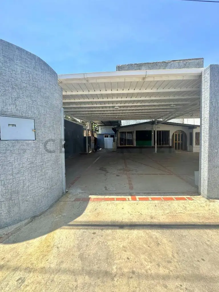 Local comercial en alquiler en Lecheria Urb Venezuela