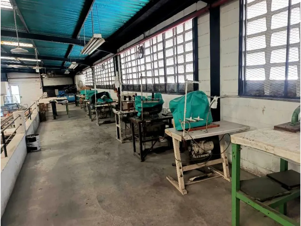 FONDO DE COMERCIO EN VENTA | FÁBRICA DE CALZADO EQUIPADA EN VALENCIA - 6