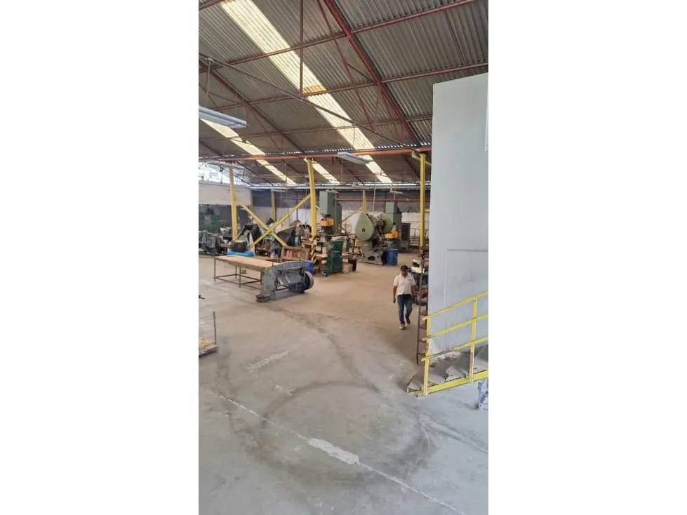Se vende Galpon 2,700m² La Yaguara