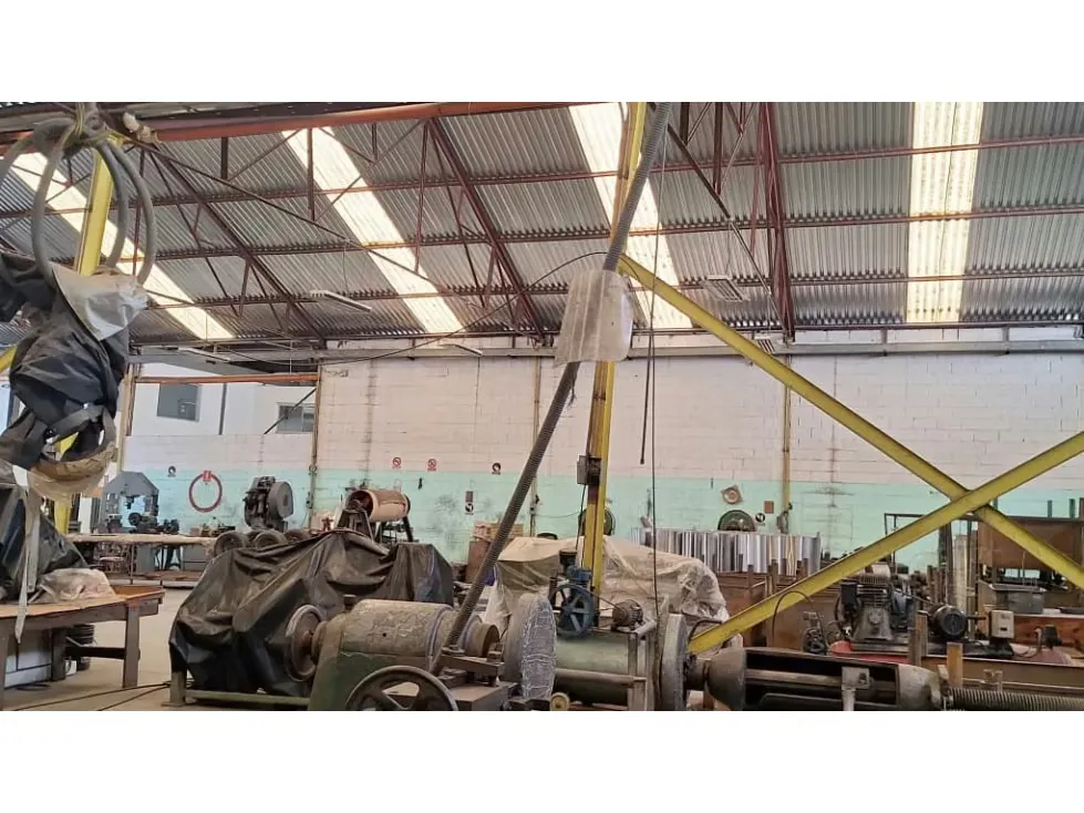 Se vende Galpon 2,700m² La Yaguara - 11