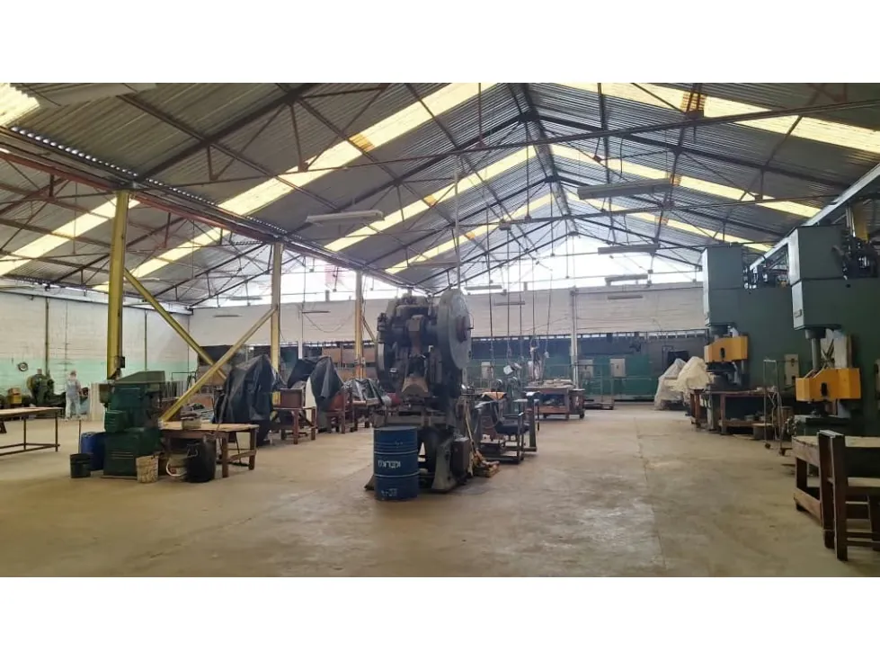 Se vende Galpon 2,700m² La Yaguara - 12