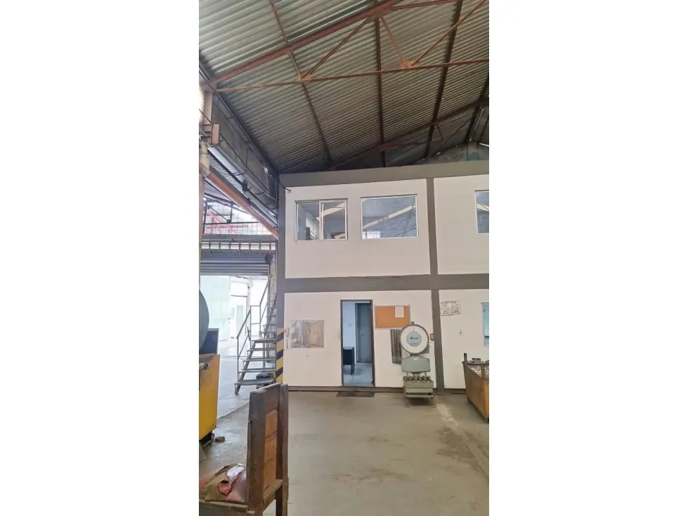 Se vende Galpon 2,700m² La Yaguara - 18