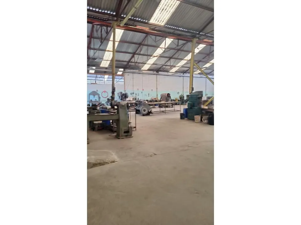 Se vende Galpon 2,700m² La Yaguara - 4