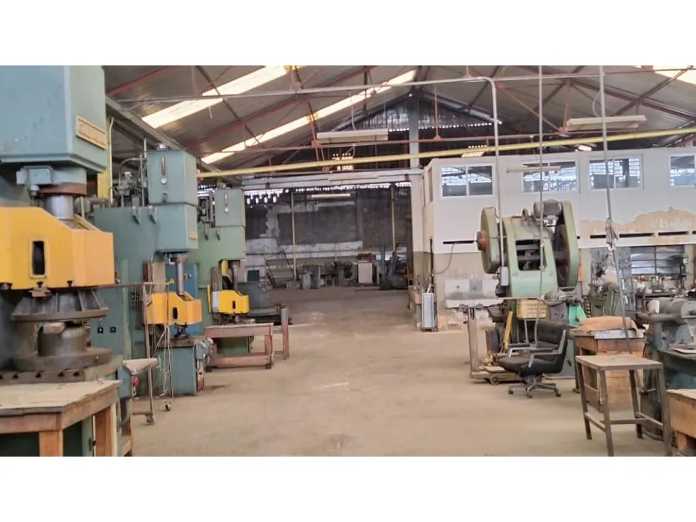Se vende Galpon 2,700m² La Yaguara - 7