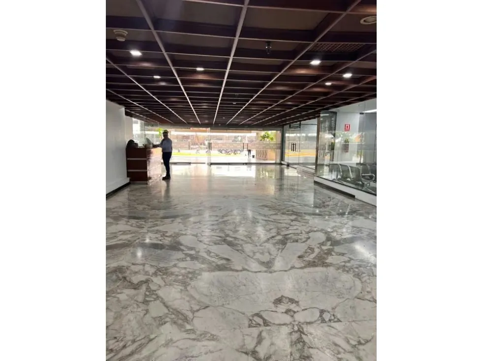 Alquiler/ Oficina / sin muebles/ Chuao/ Torre Corporativa 118 mts