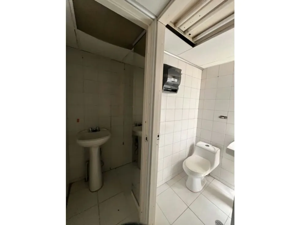 Alquiler/ Oficina / sin muebles/ Chuao/ Torre Corporativa 118 mts - 7