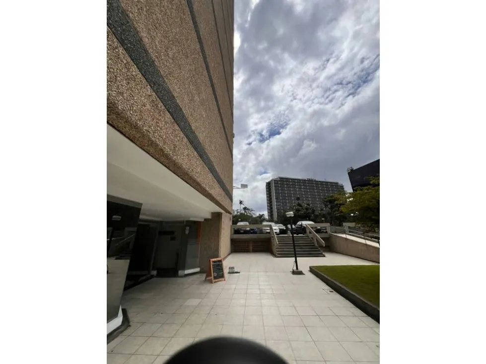 Alquiler/ Oficina / sin muebles/ Chuao/ Torre Corporativa 118 mts - 9