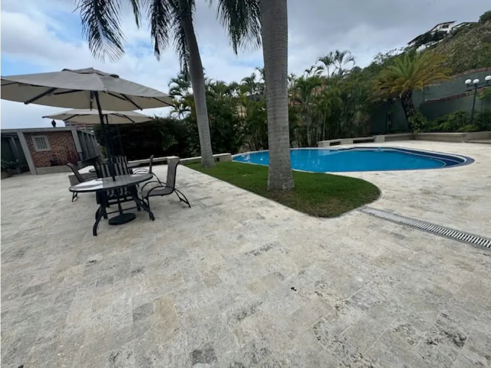 Vendo PB c/jardin 365m2 Colinas de Valle Arriba 0827