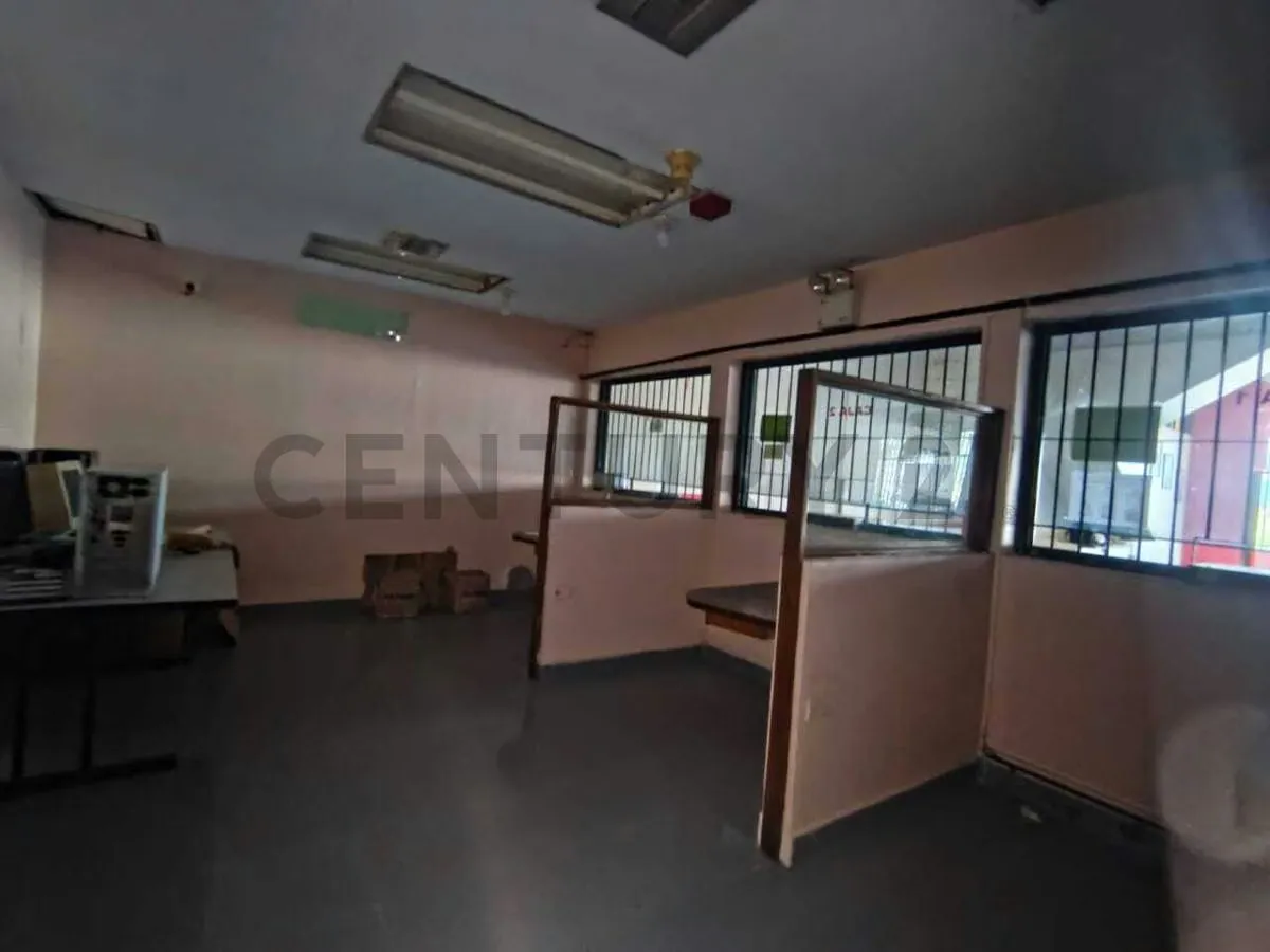 Inmueble Comercial Industrial, en zona de alta incidencia comercial - 2