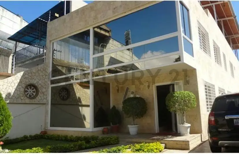 Excelente quinta ubicada en la Urb. Loira, el Paraíso.