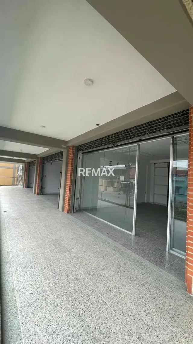 LOCAL EN ALQUILER CALLE CARABOBO - 3