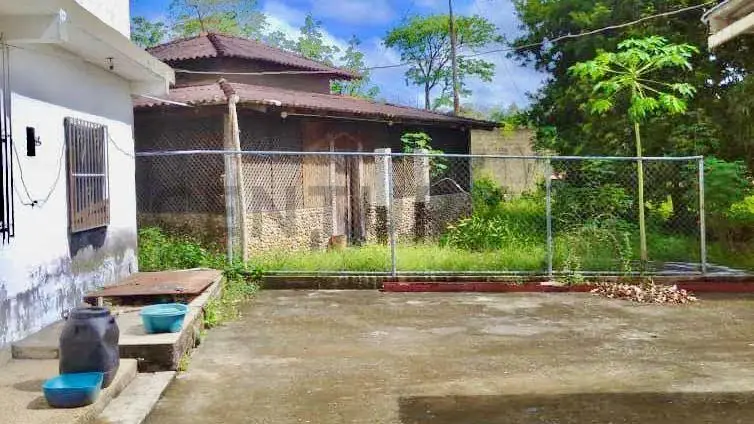 CD - Venta de Casa con Galpón en Higuerote - 2