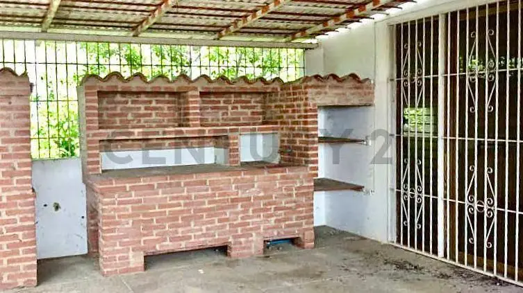 CD - Venta de Casa con Galpón en Higuerote - 5