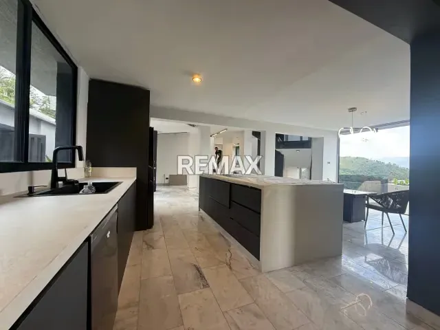 Casa De Lujo a Estrenar en Los Naranjos• Calle Cerrada•Vista Franca al Avila - 12