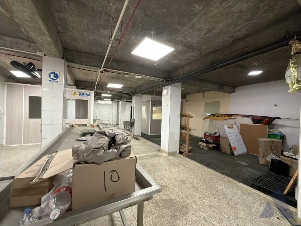 Vendo edificio 200m2 Catia 7950 - 24