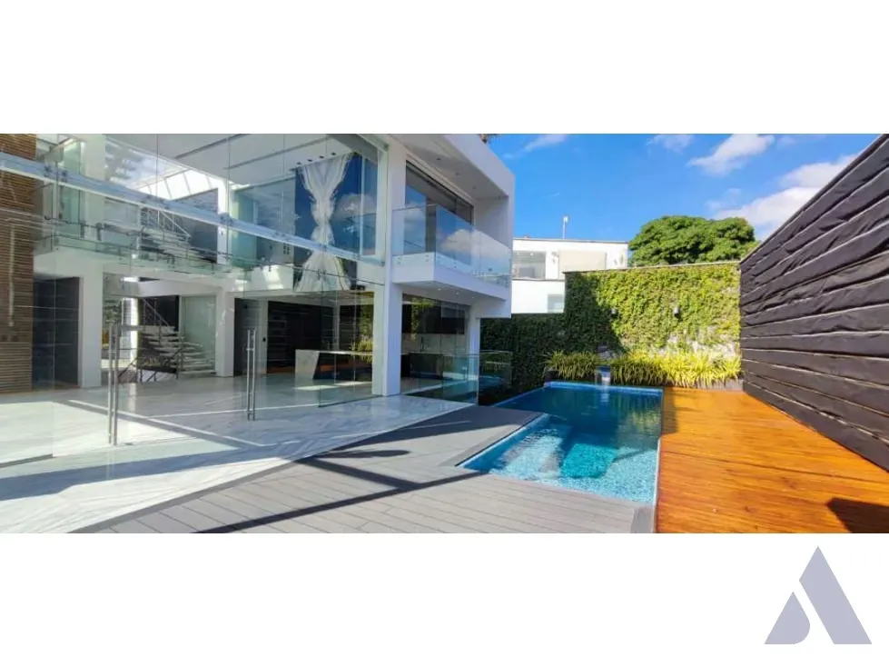Se vende casa 500m2 La Floresta 3768 - 3