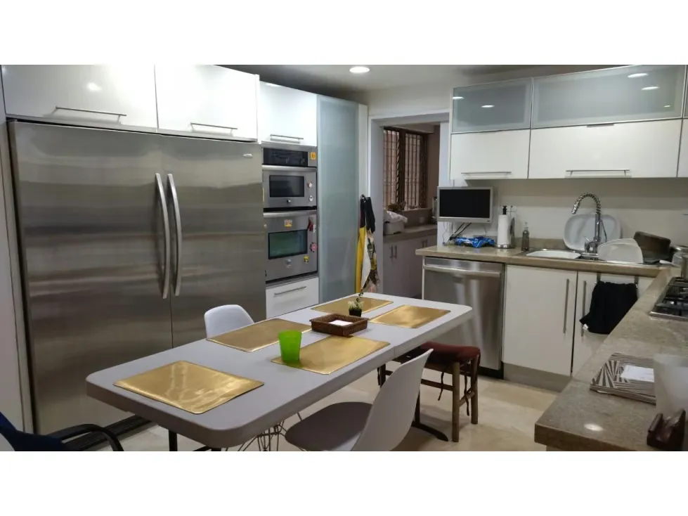 Se vende PB 360m2 3h/4b/2pe Los Samanes 4279 - 3