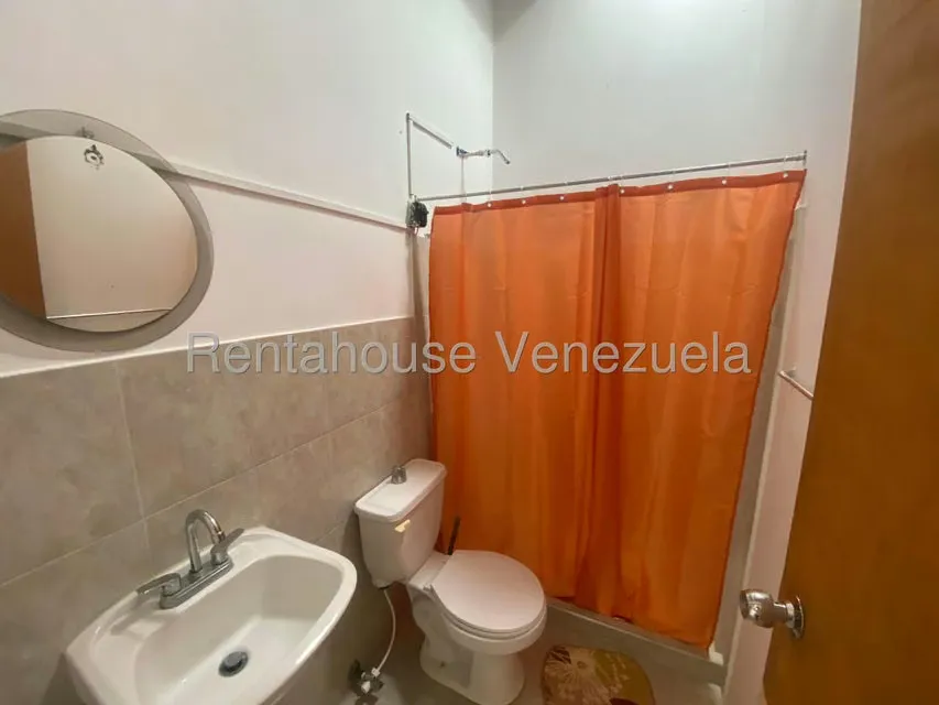 Casa (1 Nivel) en Alquiler en Los Cerezos, Lara - 14