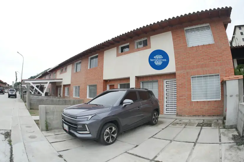 Townhouse con todas las comodidades en conjunto privado en Campo Claro