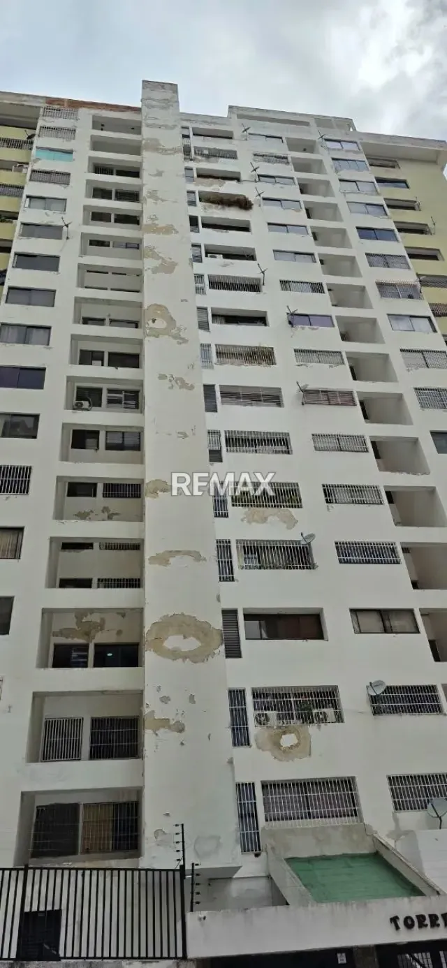 Se Alquila Apartamento en la Urbanizacion Guaicay